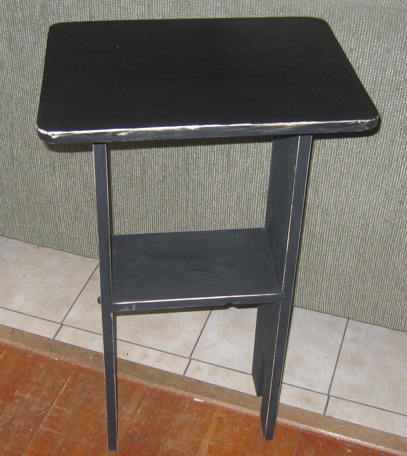 Full Circle Creations Primitive End Table...