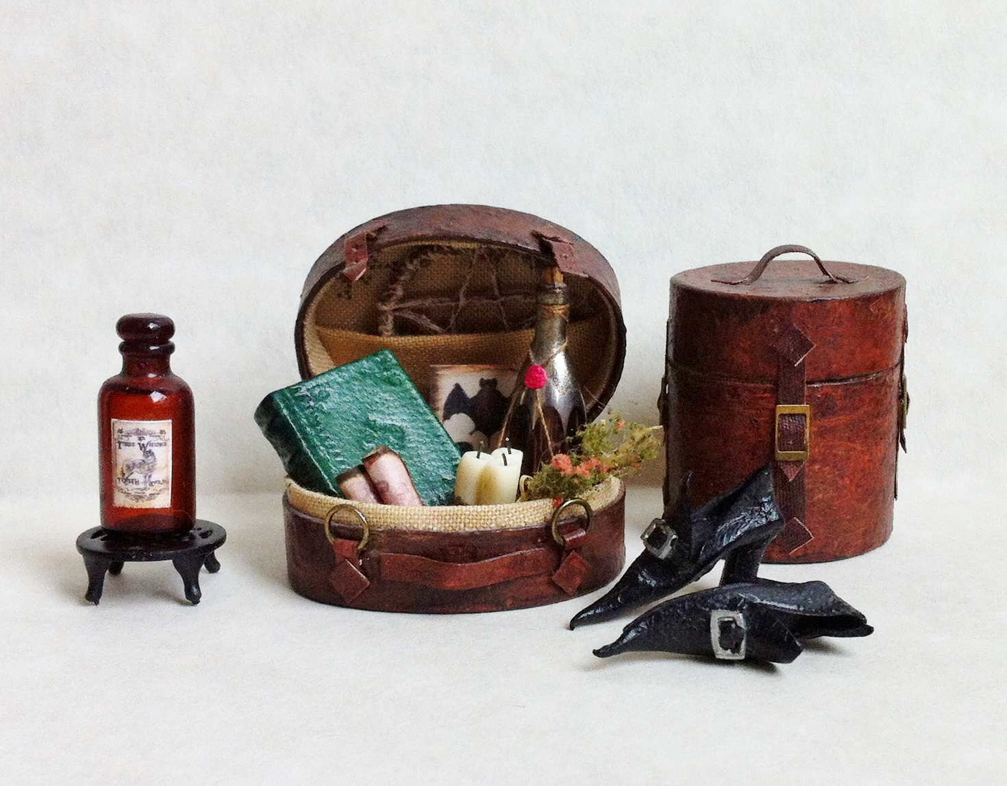 Cottage Witch Miniatures A handful of miniatures on eBay this evening...