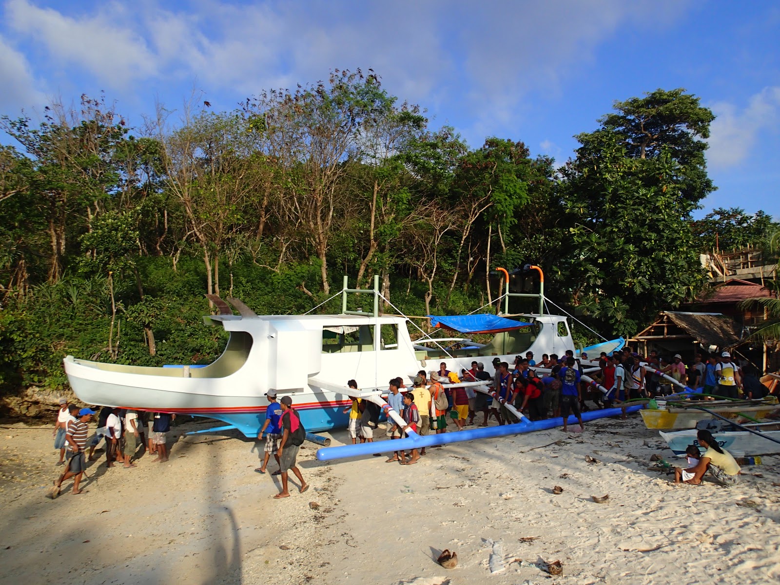 Kleyns In The Philippines * How to Move a Boat on Land