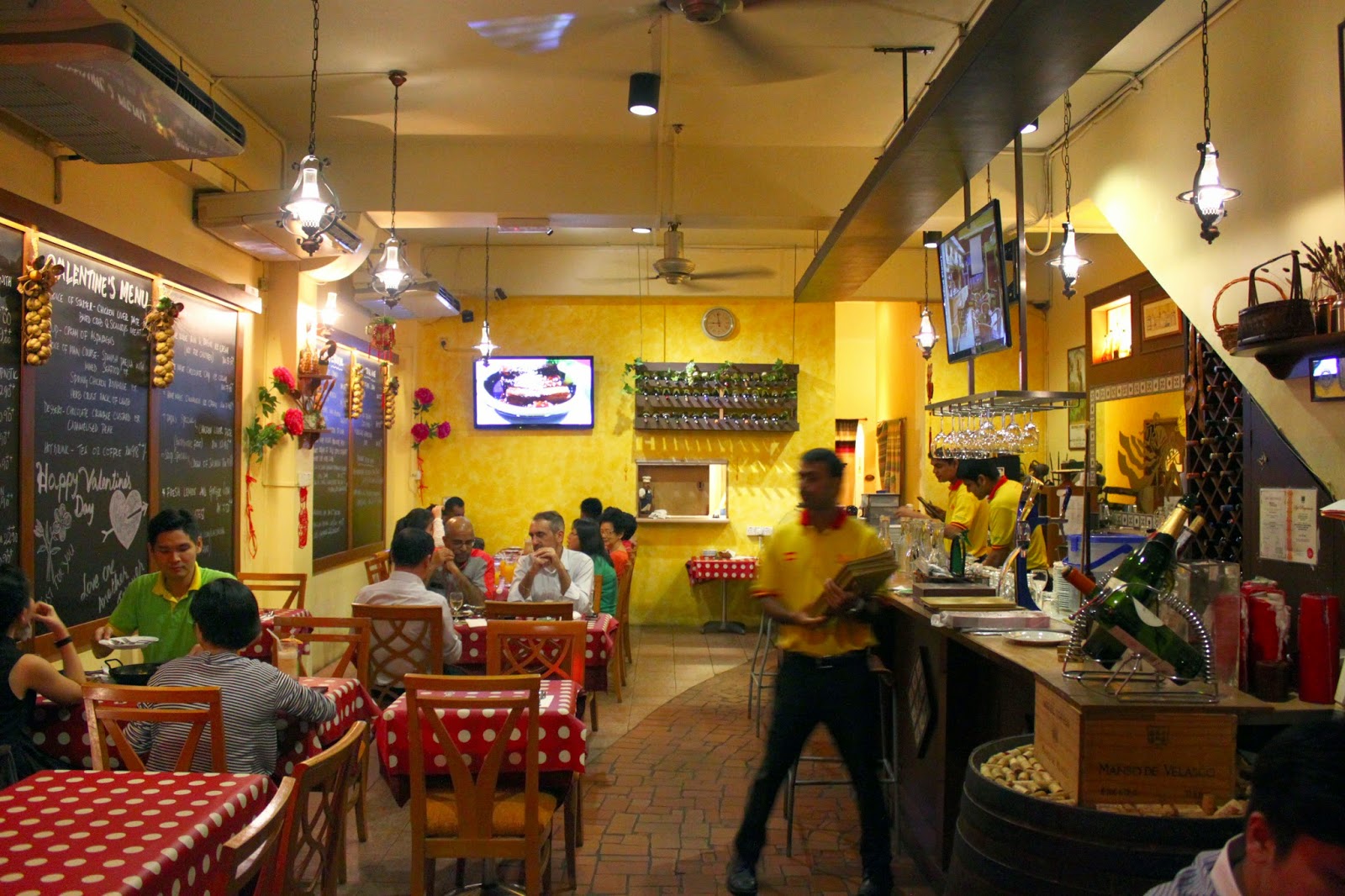 La Cocina Restaurant & Tapas Bar Taipan 2, USJ9 f i n d i n g // f