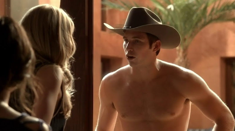 Justin Deeley Shirtless in 90210 s4e01 