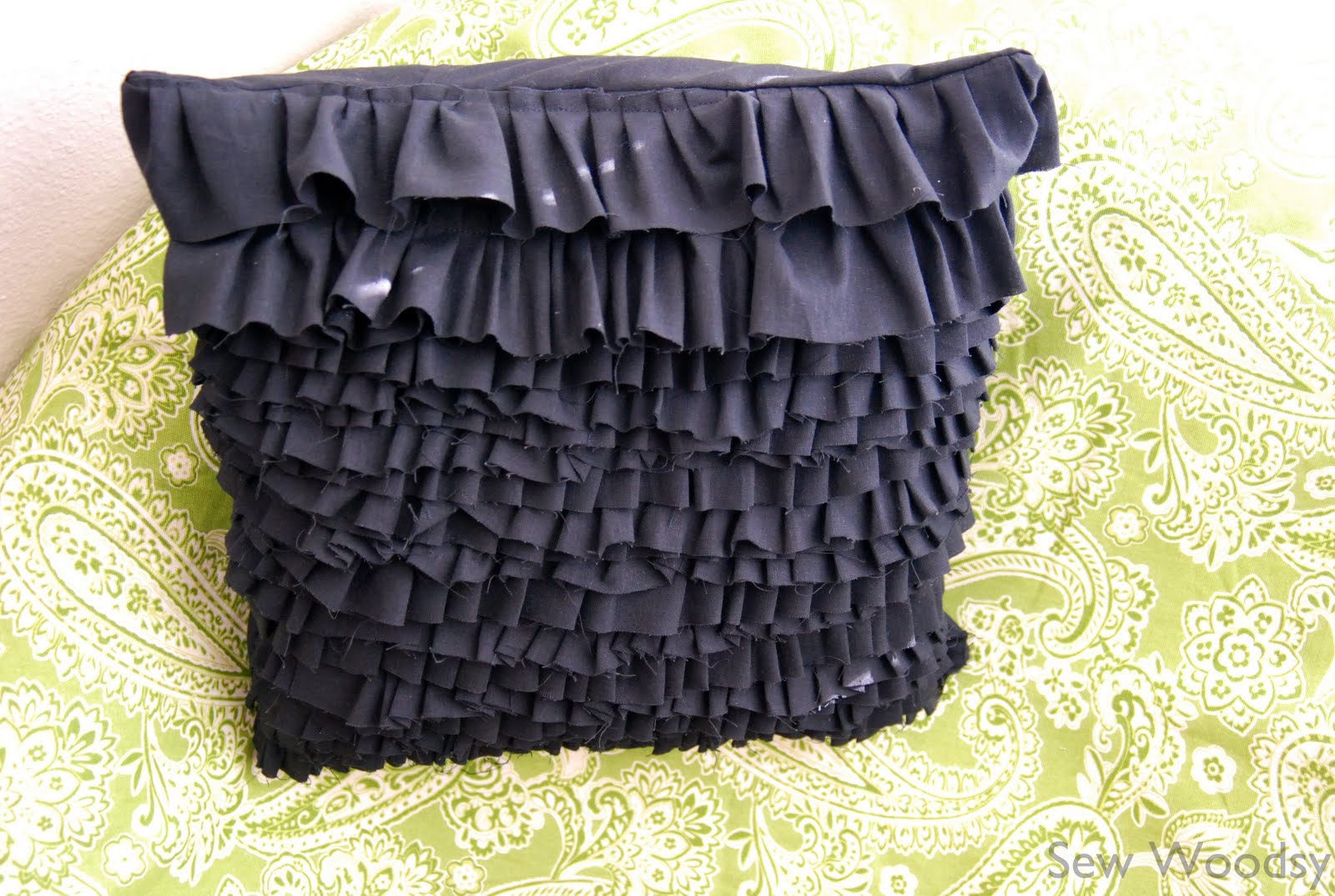 Double Ruffle Pillow {Tutorial} Sew Woodsy