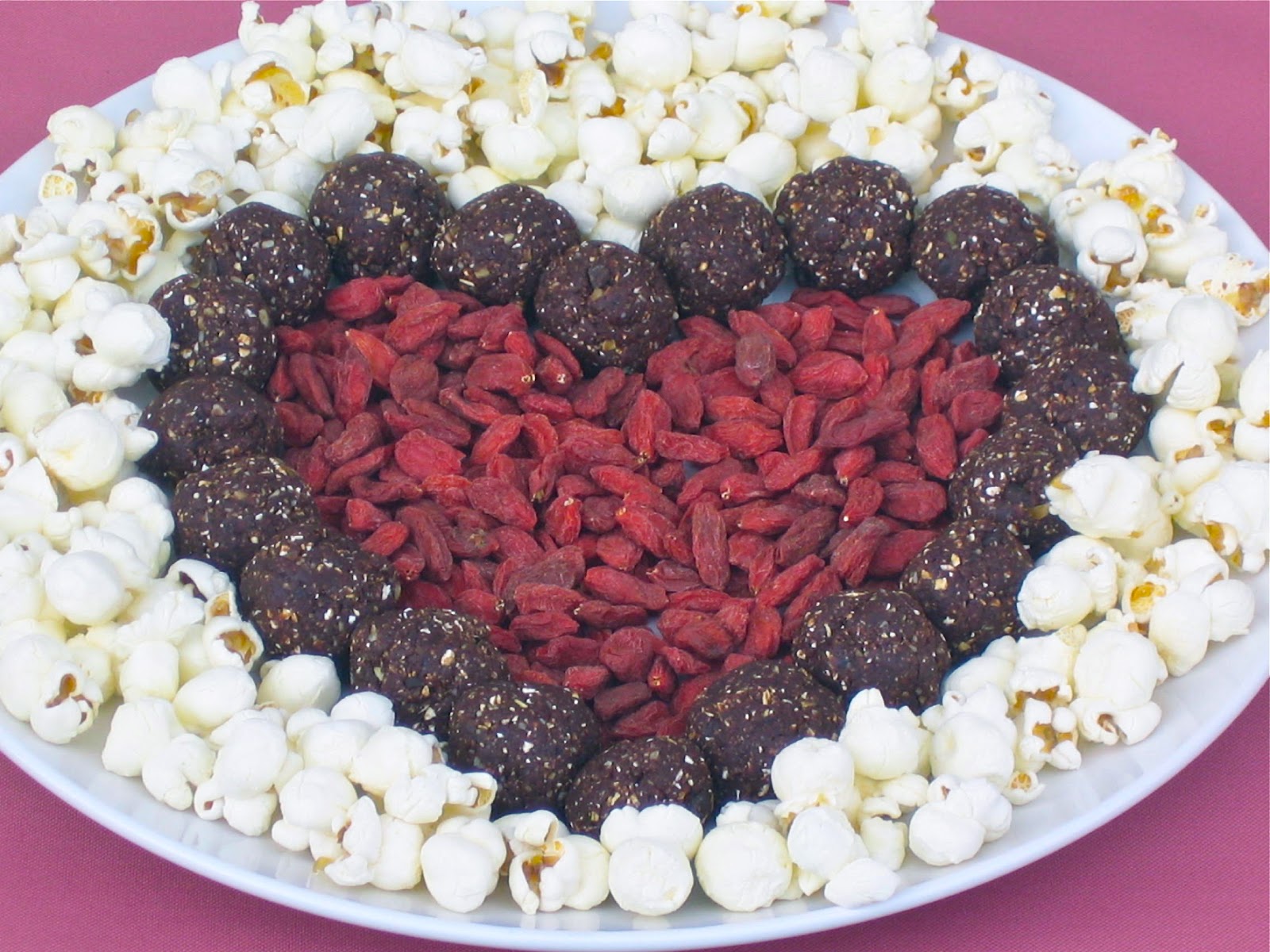 eat, drink & be vegan I ♥ You Valentine's Snack Plate