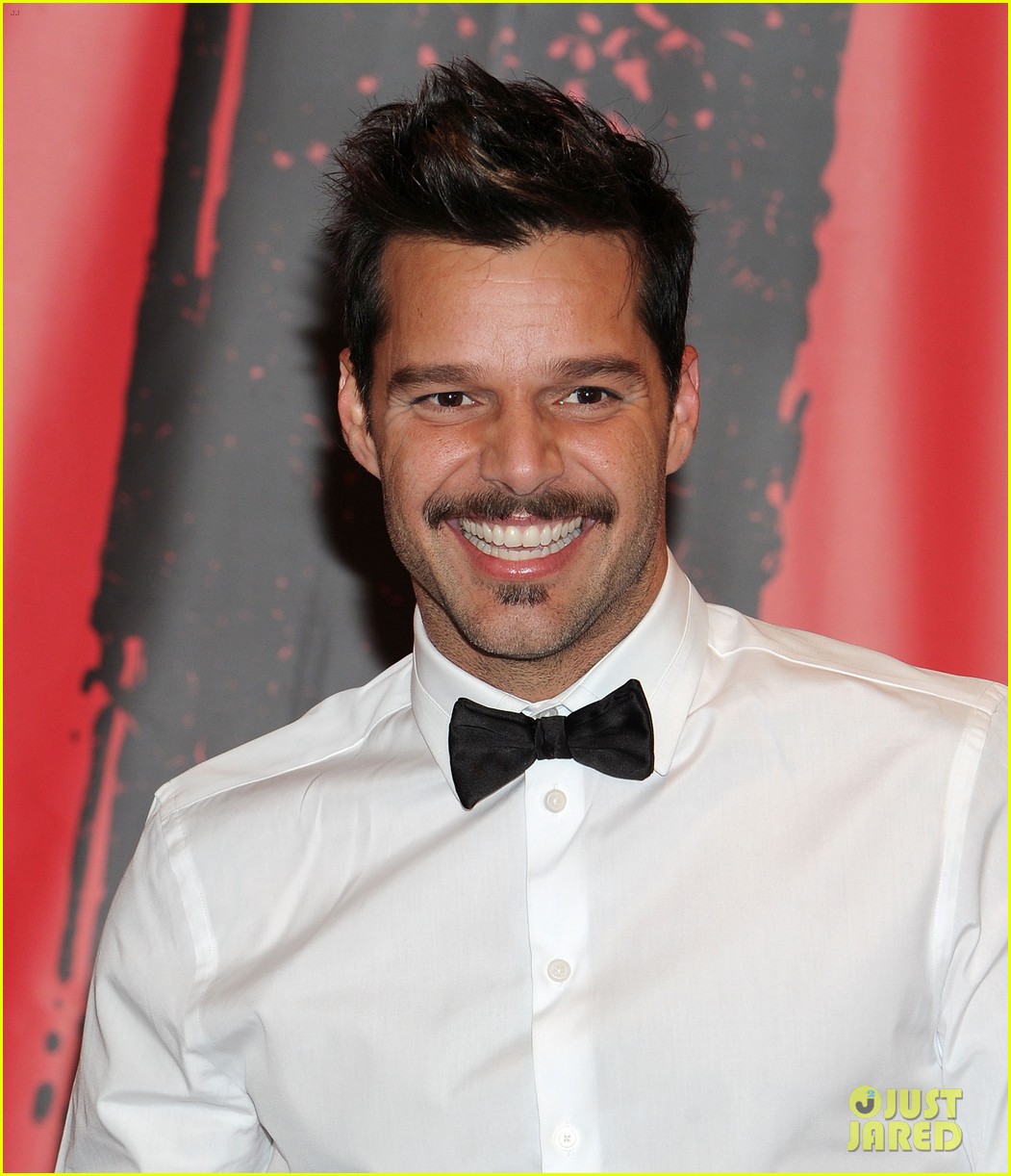 http://2.bp.blogspot.com/-iHiHJdnLnAI/T2EfeyAgxvI/AAAAAAAAKFg/tYpPEFg065E/s1600/ricky-martin-advocate-april-2012.jpeg