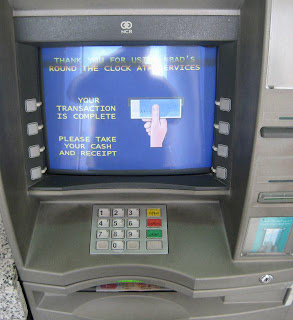 Tips Terhindar dari Perampokan Mesin ATM
