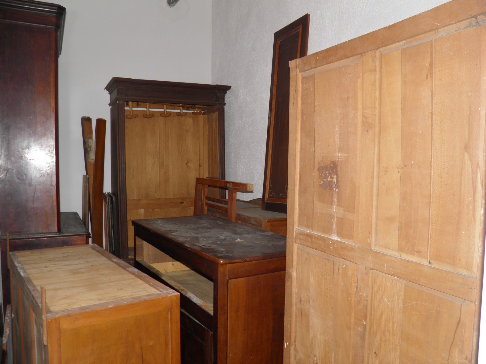 El Peku: LA PUERTA DE UN ARMARIO