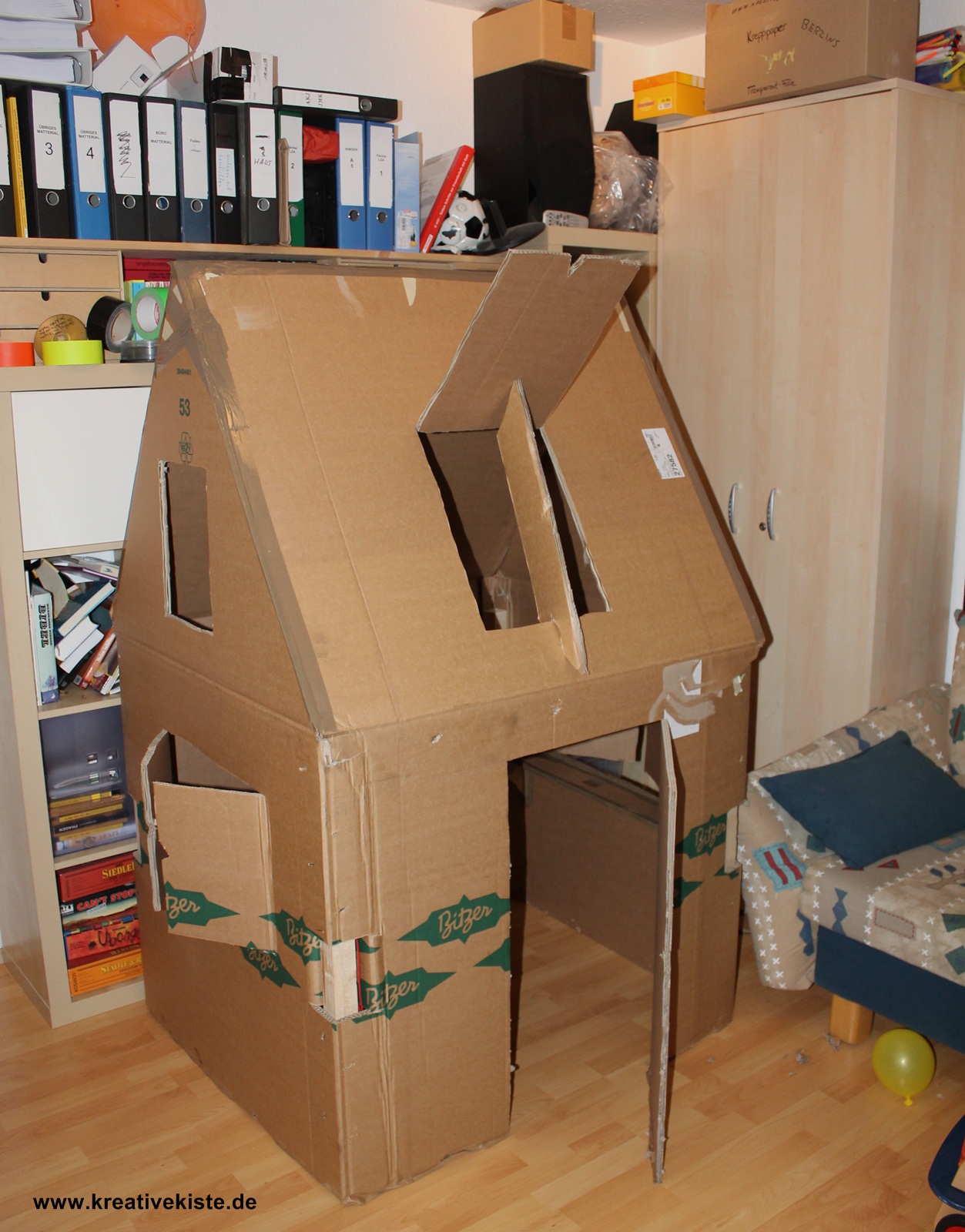 Möbel aus pappe anleitung: couch und sofa selber bauen. diy ...