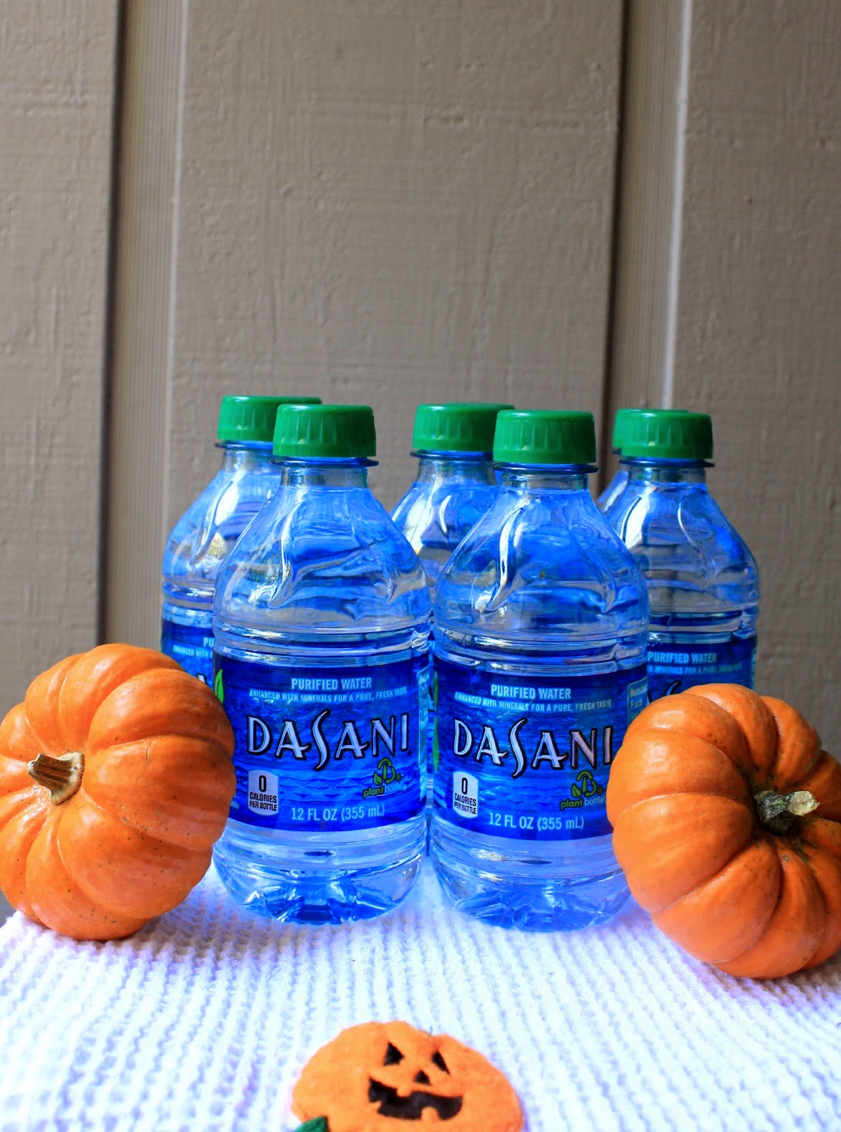 Keep trick-or-treaters hydrated with spooky drinks this Halloween! #SpookySnacks #shop