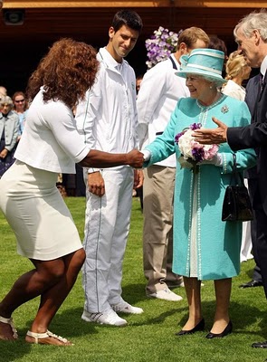 Serena+Williams+shows+off+her+curtsy+to+Queen+Elizabeth+II.jpg
