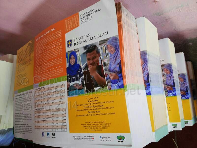 cetak brosur kampus uii