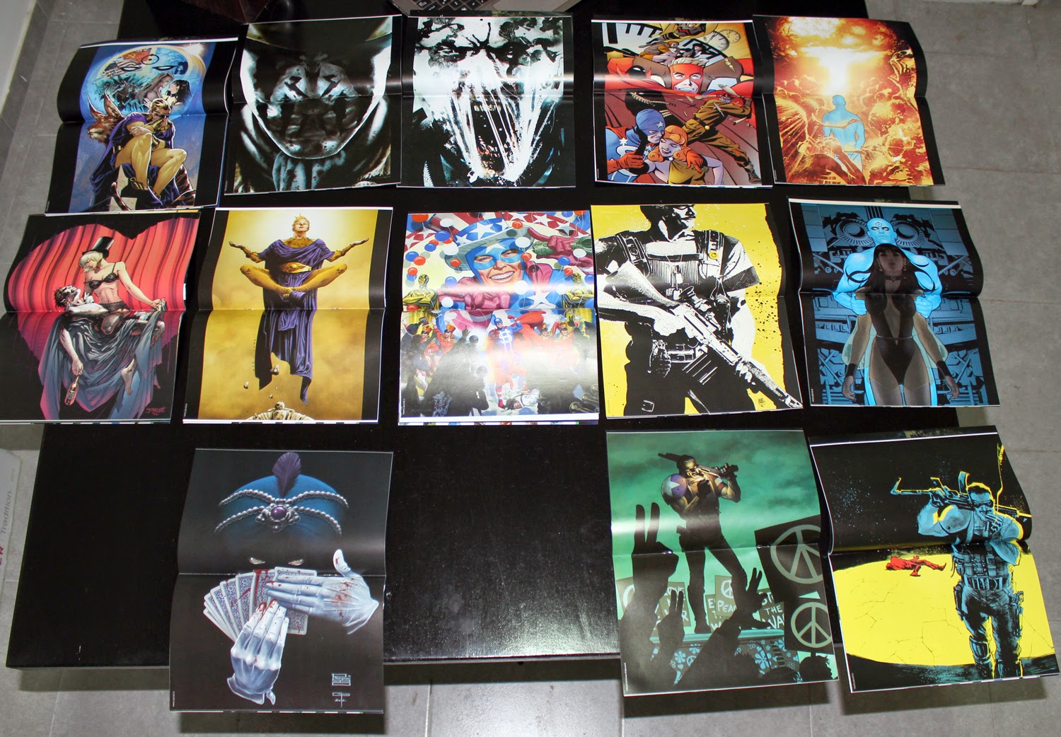Pósters / Afiches de regalos en estas ediciones de Antes de watchmen Pósters / Afiches de regalos en estas ediciones de Antes de watchmen