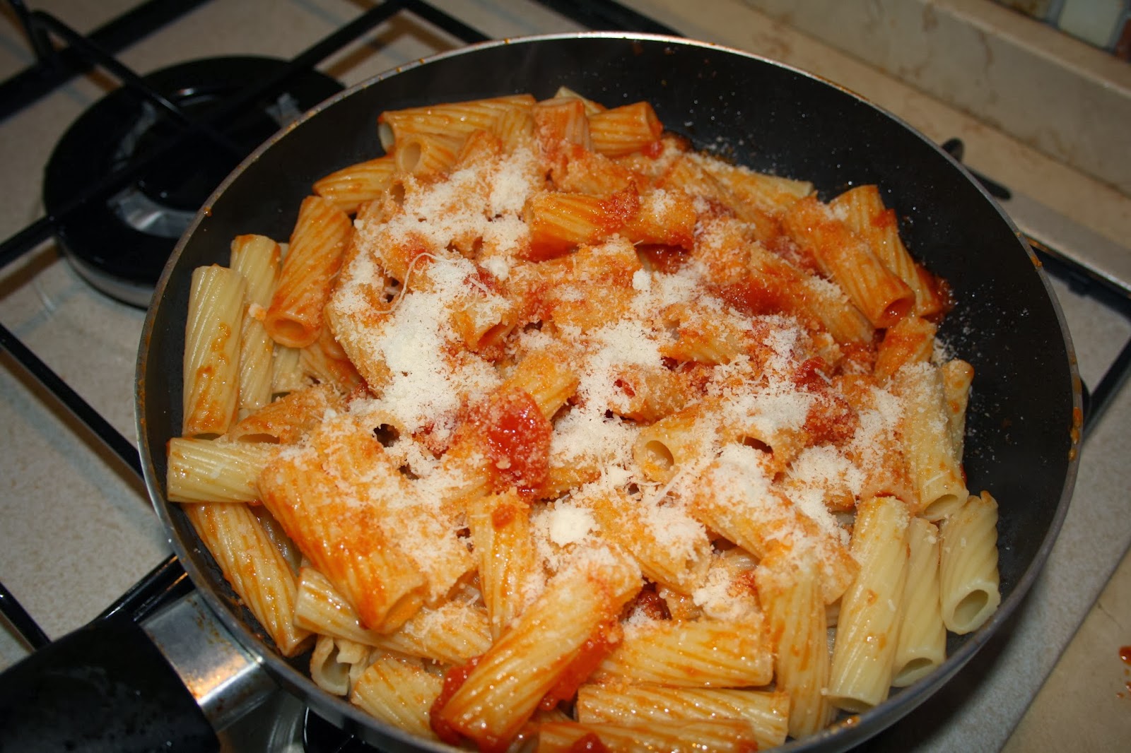 LA BUFFETTA il blog di ricette fotografate passo passo... RIGATONI