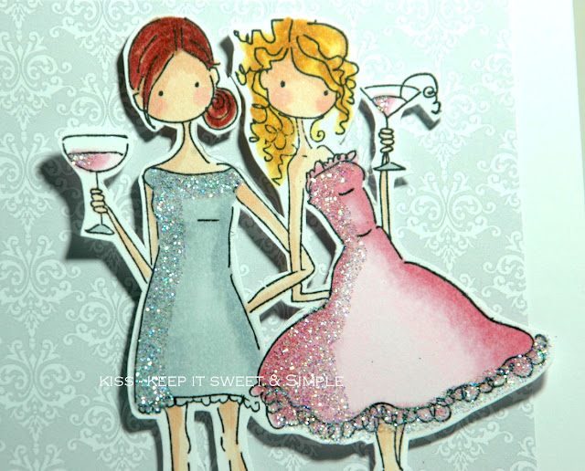 Порно онлайн - Лесбиянки поздравили подружку с днюхой испробовав на ней страпон