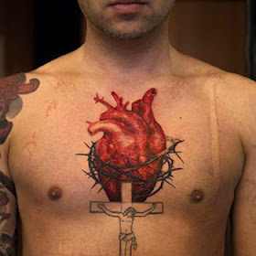 Tatuagem do sagrado coração de cristo com coroa de espinhos