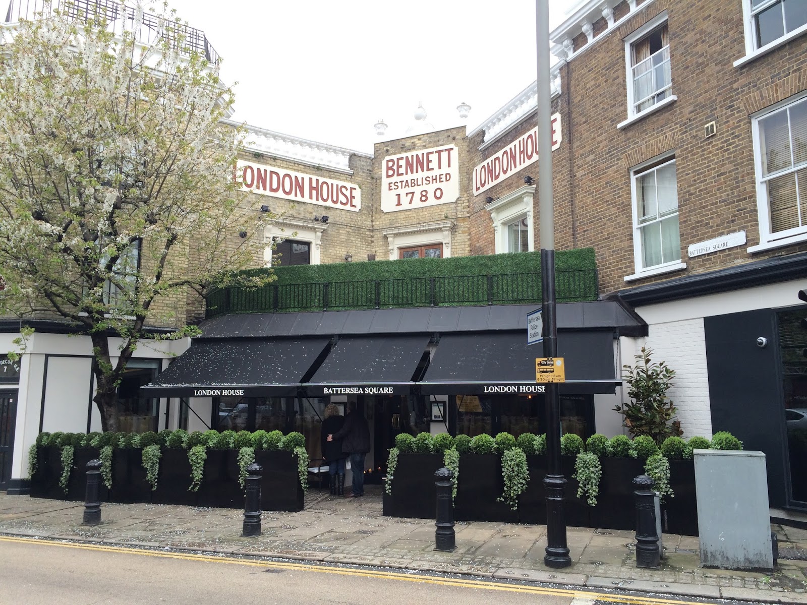 Review London House, Battersea Square Open Parachutes