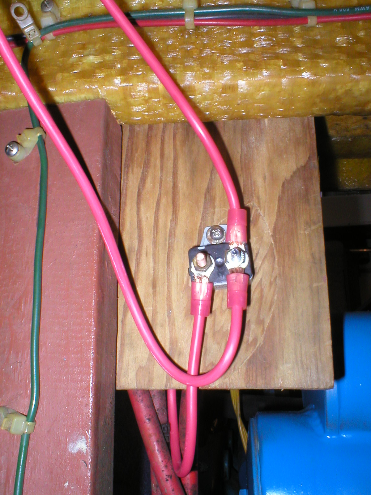 Silverton 34C Off the bridge and on to the front hatch