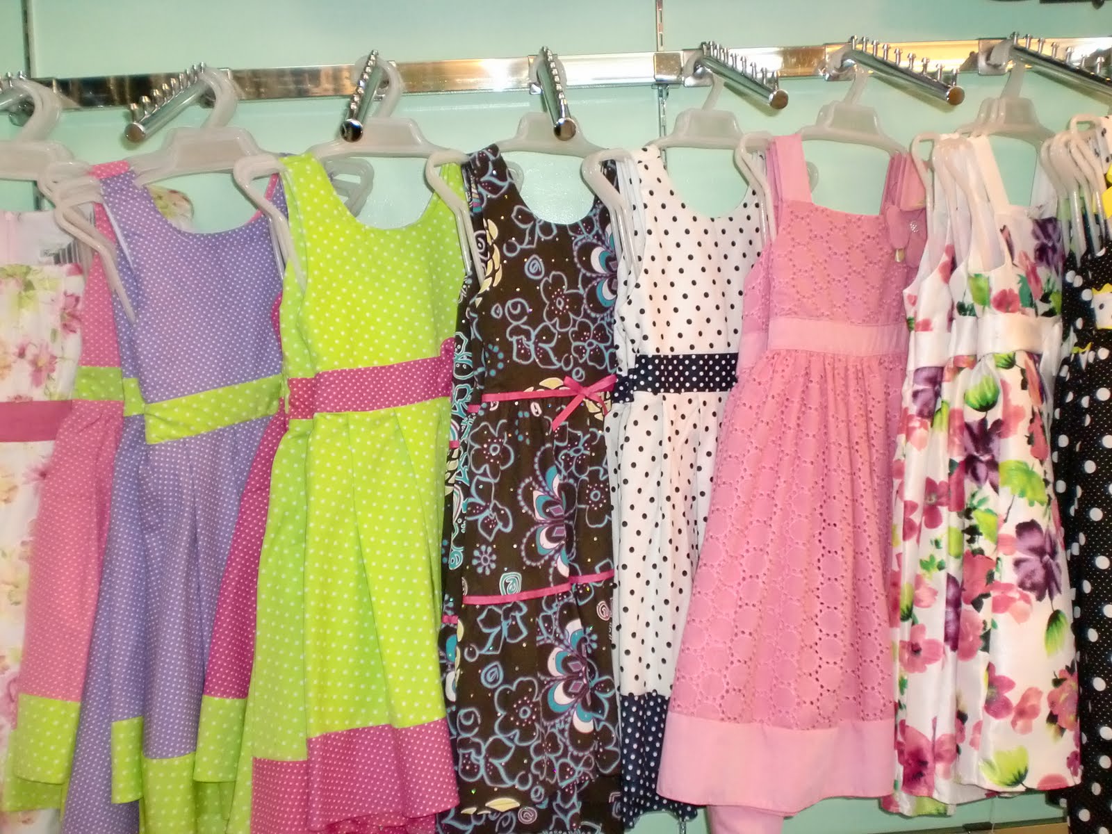 ESSENTIALISMO DIVISORIA...THE BARGAIN SHOPPING MECCA OF PHILI