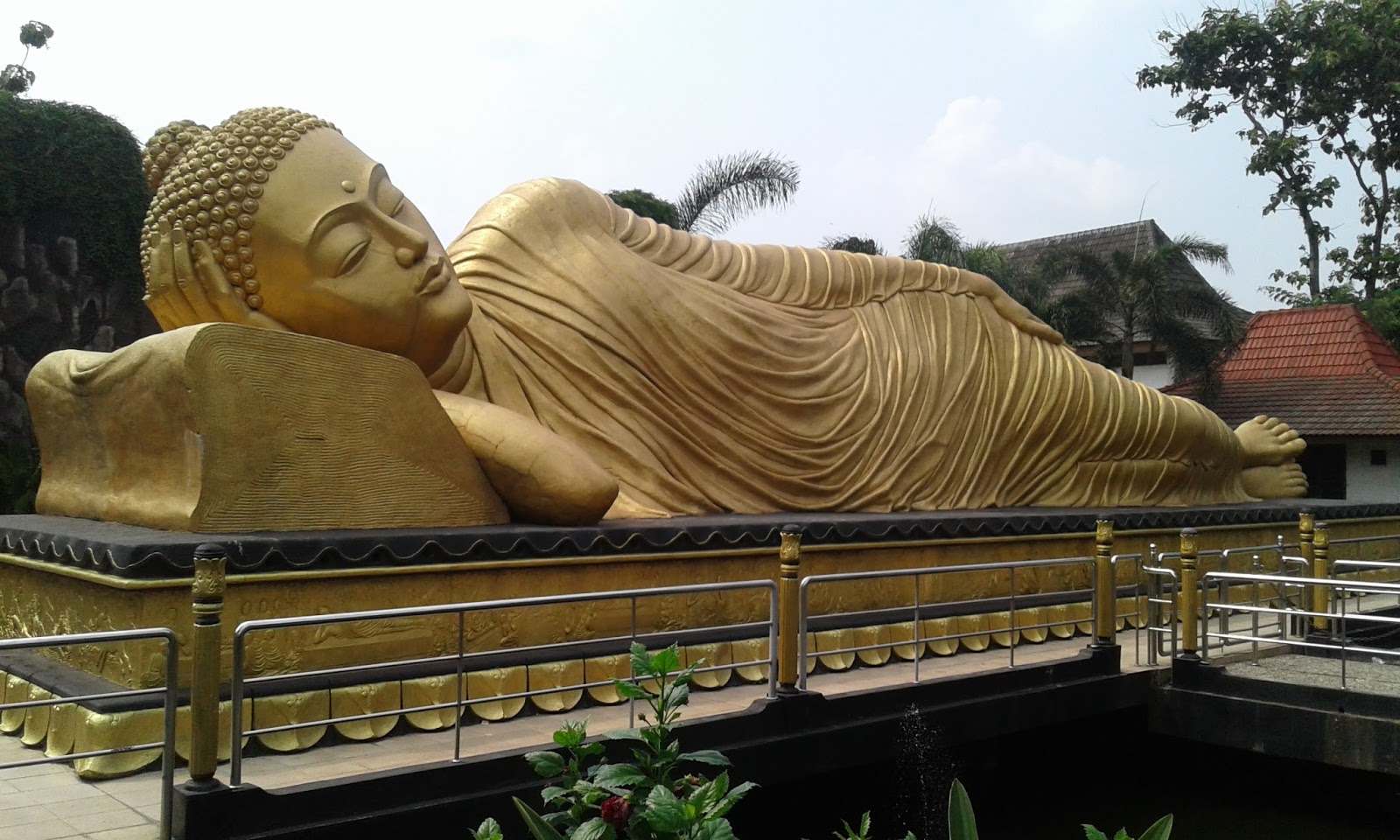 Eeee... di Mojokerto ada Patung Budha Tidur Catatan