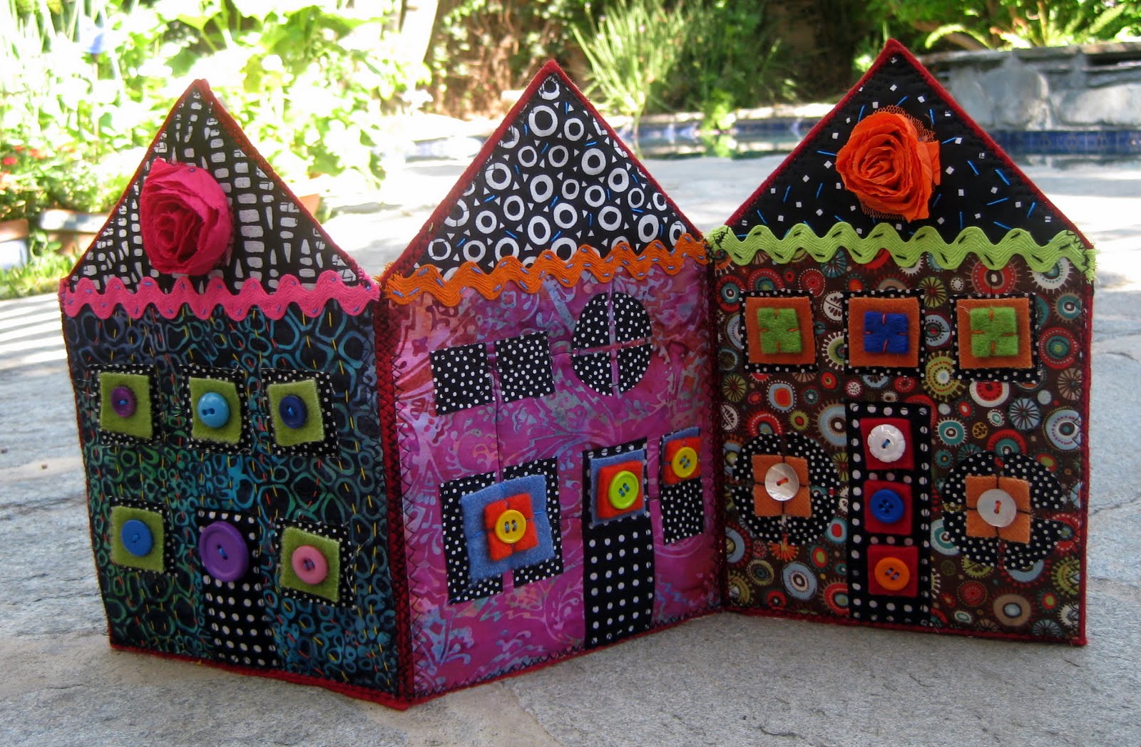 Twisted Sister Quilted Fabric Houses with Pizazz