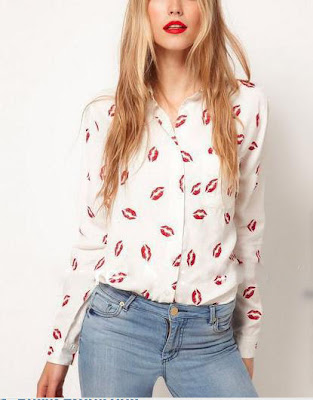 Blusa Branca De Chiffon Com Beijinhos Vermelhos R$ 49,00