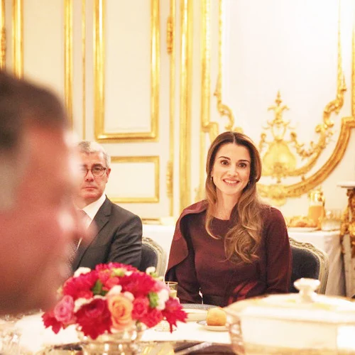 Queen Rania having dinner at the Elysee Palace