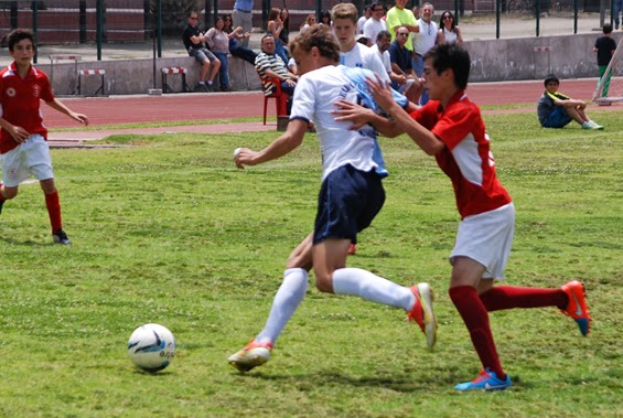 http://www.sanignacio.cl/Blogger/Deportes/2014/2511/futbol-infantil/F03mfutbol.jpg