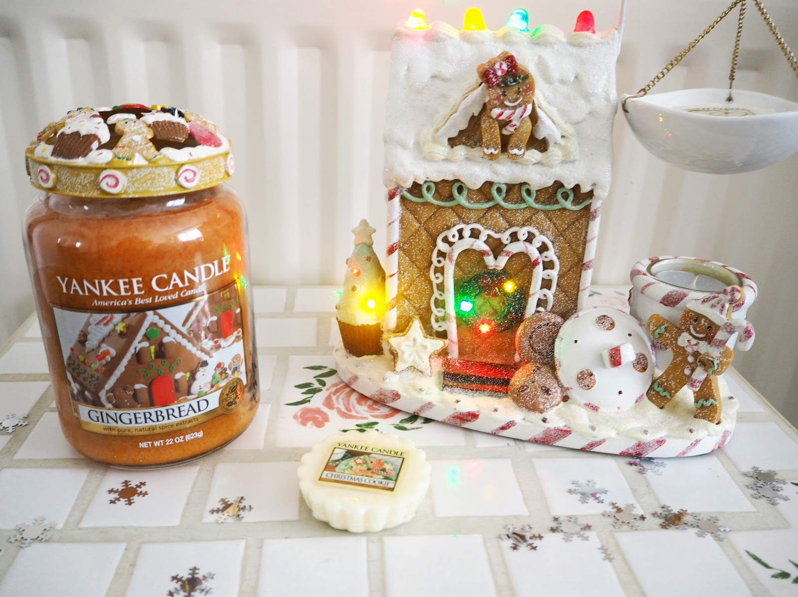 My Christmas Yankee Candles Gingerbread Melt Warmer | Katie Kirk Loves