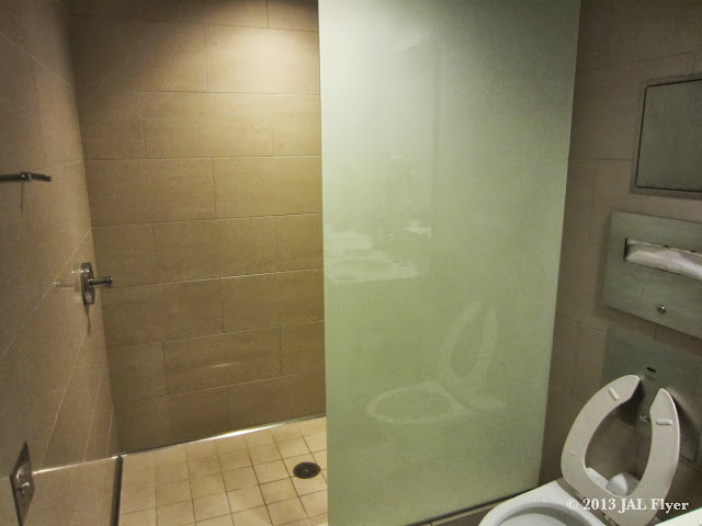 JAL Business Class trip report on JL061: Shower facility inside the oneworld lounge at LAX TBIT