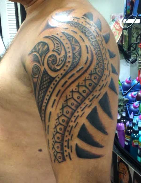 Freehand style Polynesian tattoo Following the body lines help create this 