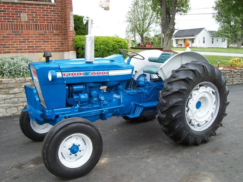 Traktor ford 4000 #1