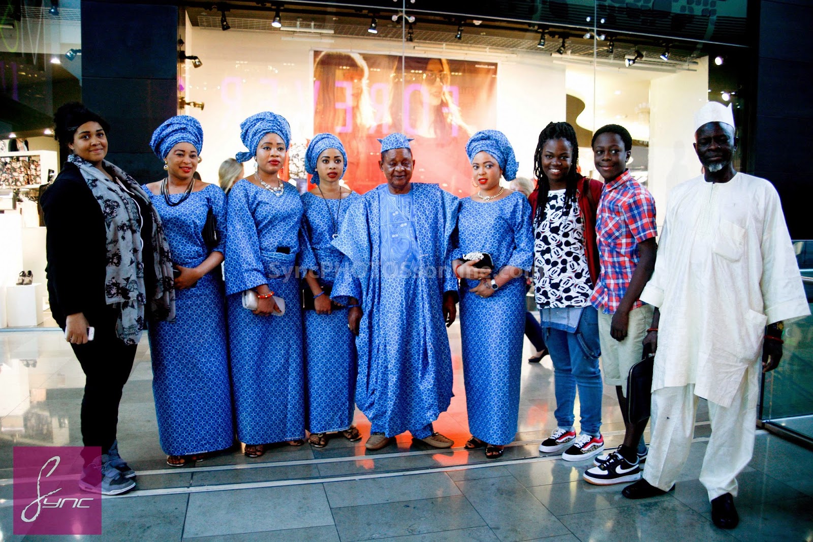 FACTORY78: NEWS: The Alaafin of Oyo, Oba Lamidi Olayiwola Adeyemi and his 4 wives ...1600 x 1066