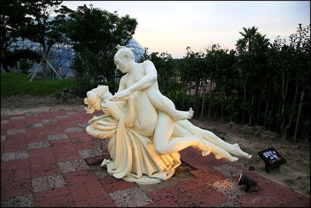 Antara Seni dan Porno...!!!
