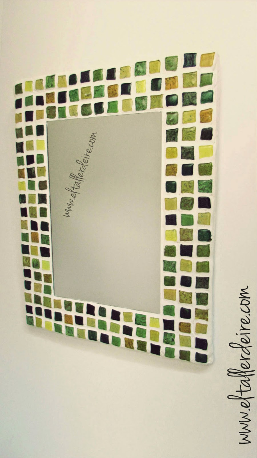 Cómo hacer un espejo con mosaico | El Taller de Ire
