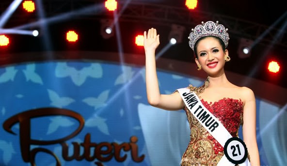 Miss Puteri Indonesial 2014 winner Elvira Devinamira