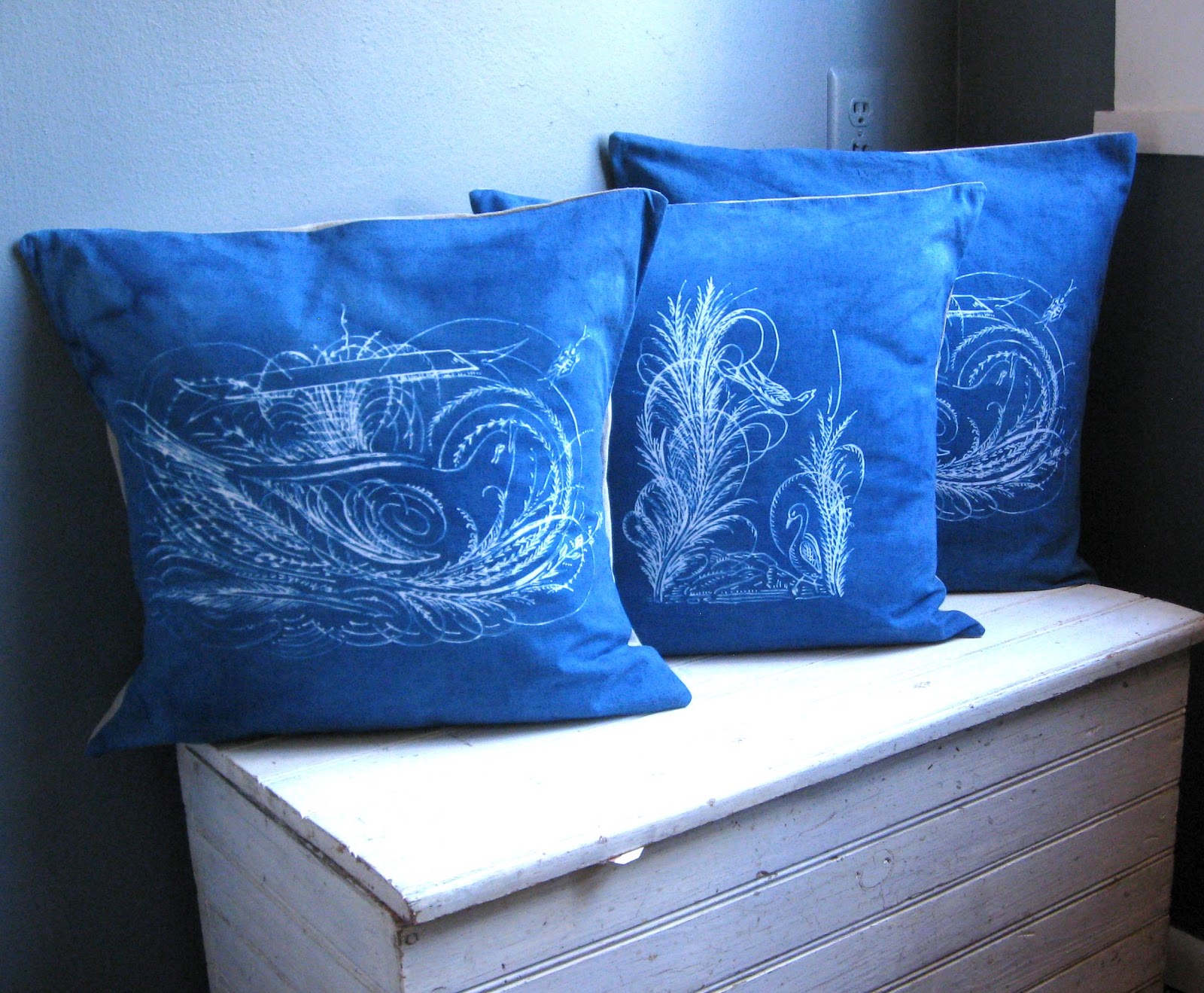 http://2.bp.blogspot.com/-igVjI8-fJCQ/UBASK7kBZ7I/AAAAAAAABIY/KEEvf7T0OGY/s1600/My+Cushions+02.jpg