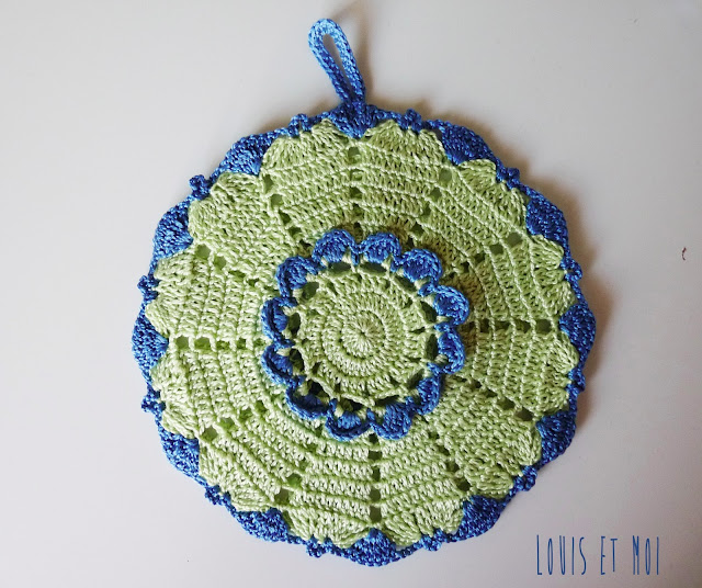 Louis et Moi (cosen y hacen crochet) Potholder y pañito para la tetera