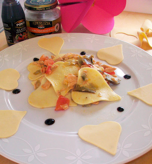 cuori di sfoglia con carciofi, salmone e glassa di aceto balsamico