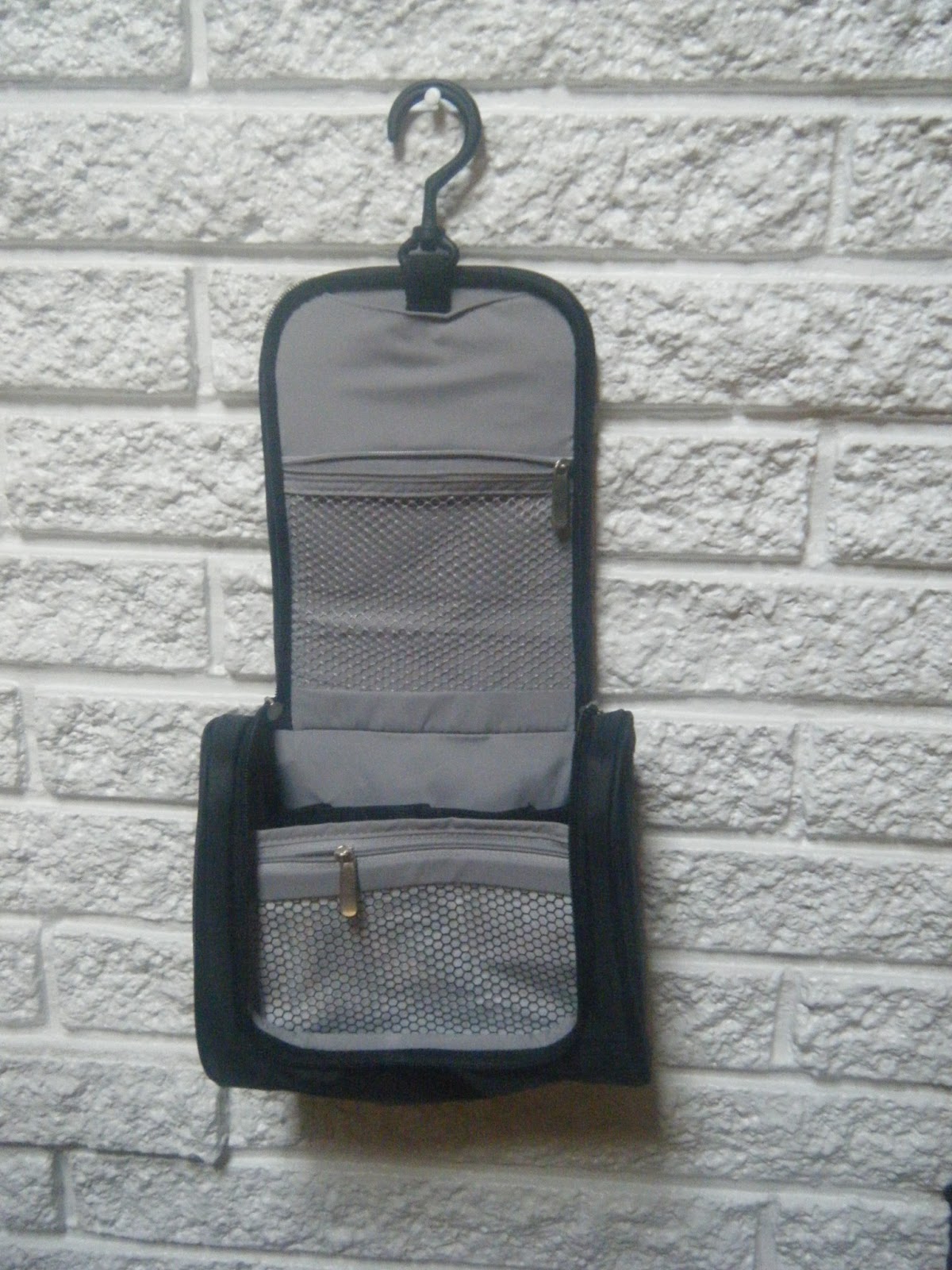 Shereen Travels Cheap Review & Giveaway Travelon Compact Hanging