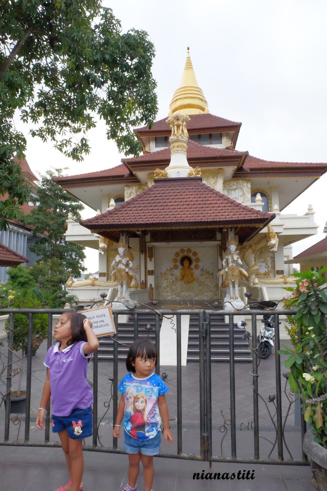 View Tempat Ibadah Kristen Katolik Dan Protestan Gif