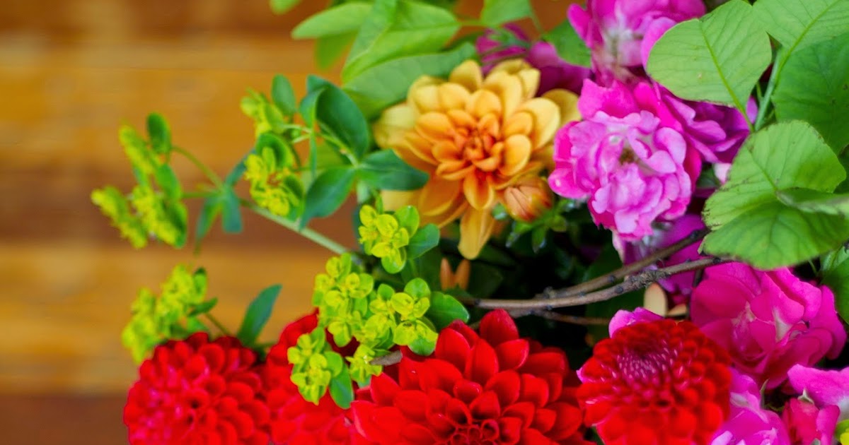 Saídos da Concha Arranjo de Flores à la Bollywod BollywoodStyle Flower Arrangement