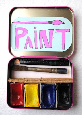http://dollarstorecrafts.com/2011/11/make-altoid-tin-art-kits/?utm_source=feedburner&utm_medium=feed&utm_campaign=Feed:+dollarstorecrafts/VSZK+(Dollar+Store+Crafts)