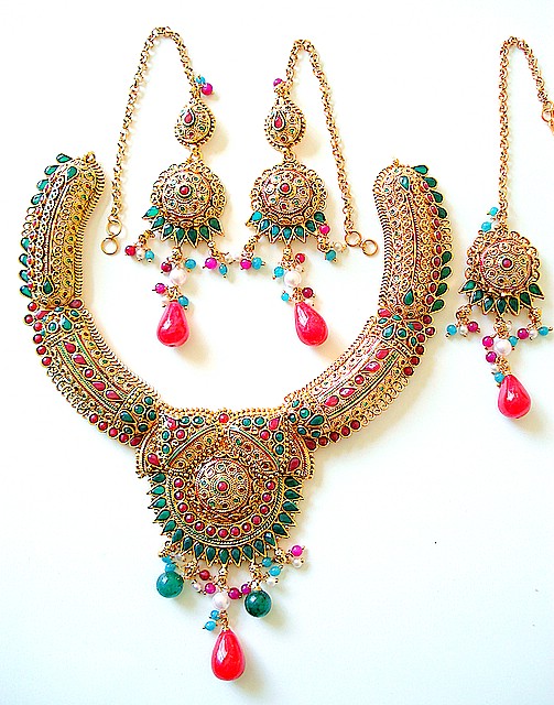 Gold earring designs for indian wedding style Gold earring designs for indian wedding style