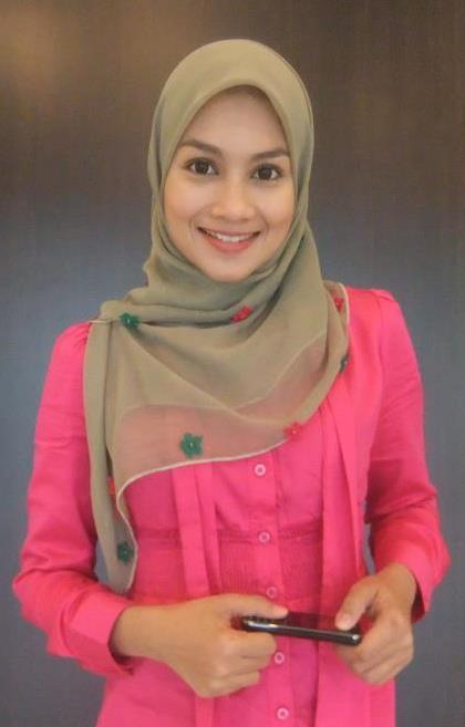gambar norjuma mengenakan tudung tudung bawal koleksi aidijuma ini