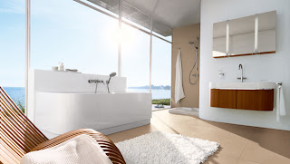 Luxury Bathroom Design on the Edge of the Sea