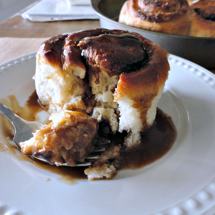 oat cinnamon sticky toffee buns bonheur cuisine