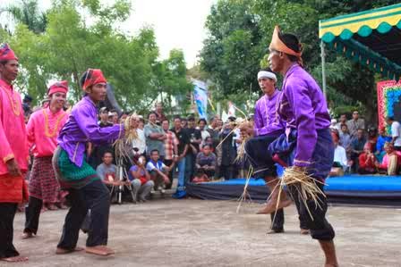 5 Tradisi cari jodoh terunik di Indonesia, masih ada hingga kini