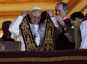 El papa Argentino, Jorge Bergoglio, es el primer papa jesuita y . imã¡genes francisco nuevo papa marzo fotos