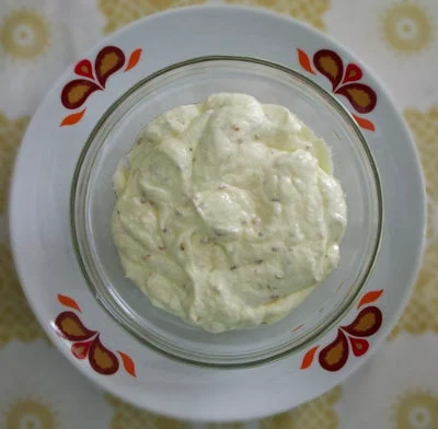 Cream-cheese de kefir com gergelim e azeite