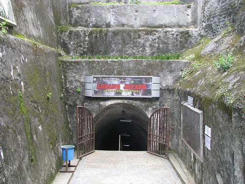 the malala dot com: Lubang Jepang (Lobang Jepang) Di Bukit Sianok, Kota