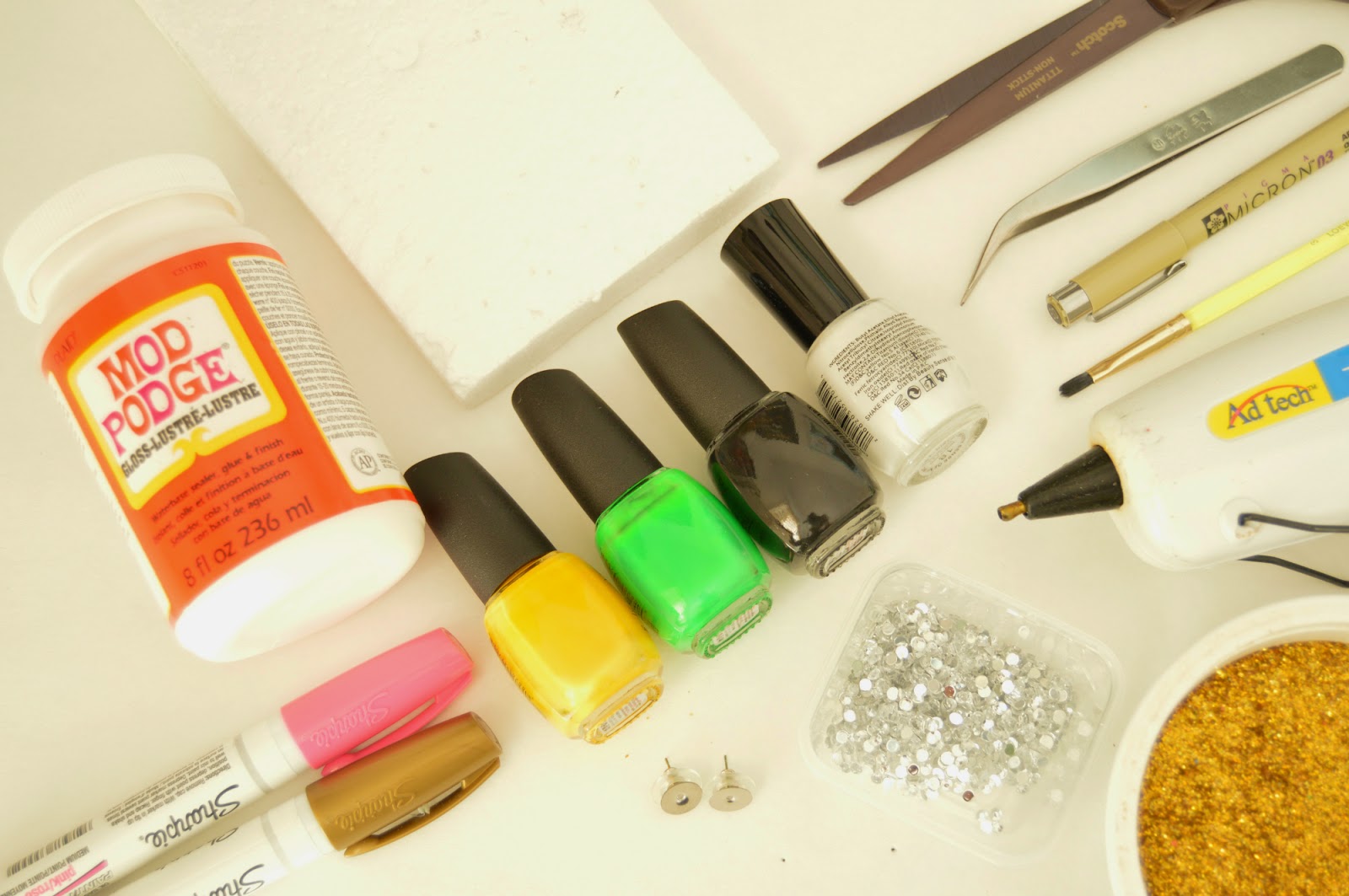 Vikalpah How to Make Sparkling Earrings Using Hot glue